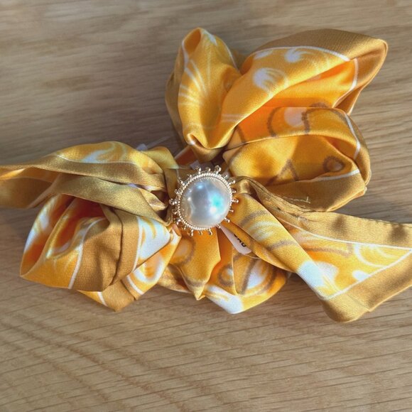 ANTHROPOLOGIE Charmed Hair Scarf Scrunchie, Dark Yellow Abstract Paisley - Picture 3 of 9